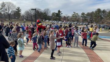 Children and Abingdon Cardinal dancing at Winter Wonderland